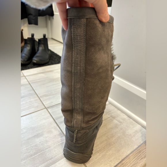 Tall Ugg grey boots (7.5) - Picture 5 of 9